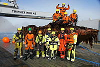 20200805_353_KV Jarl_Svalbard_Hornsund_Heveops_Amfibie på dekk_En fornøyd gjeng.JPG