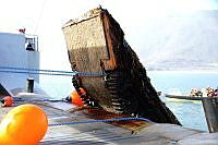 20200805_293_KV Jarl_Svalbard_Hornsund_Heveops_Akterkjettingene løfter.JPG